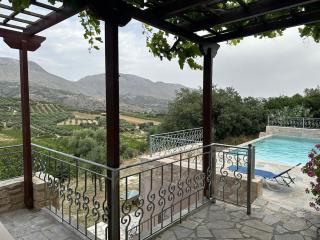 Villa Iremia - - 8