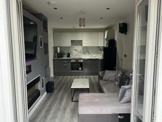 Private 1 bed Apartment - Edinburgh - Sleeps 2 Max - 2