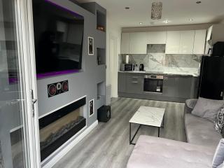 Private 1 bed Apartment - Edinburgh - Sleeps 2 Max - Edinburgh - 0