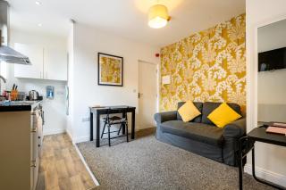 AMBER Delightful Suite Moseley Mews, Birmingham By StayStaycations - Birmingham - 1