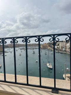 Front Row Golden Hour Stay - Kalkara - 3