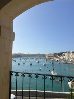 Front Row Golden Hour Stay - Kalkara - 9