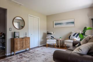 Modern River Retreat - - 0