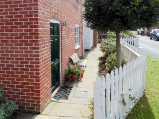Baytree Cottage 1 - Birch - 2