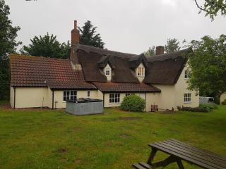 Burnt House Cottage - Barking - 0