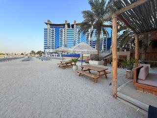 Palm Jumeirah Home - Beach Access - 3