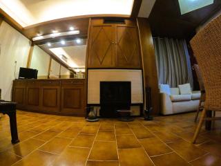 Cozy Mama Evas Homestay with Pool and Garden for Groups of 4 - Kirás Vrísi - 3