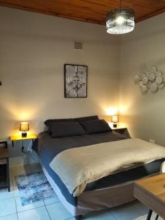 Charming Cottage in a Prime Location - Gqeberha - 5