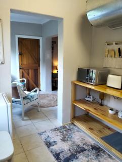 Charming Cottage in a Prime Location - Gqeberha - 2