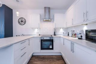 3BR Fully-equipped House with Free WiFi & Parking - Manchester - 3