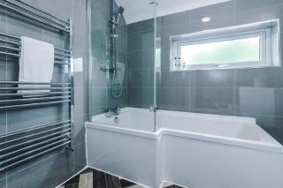 3BR Fully-equipped House with Free WiFi & Parking - Manchester - 2