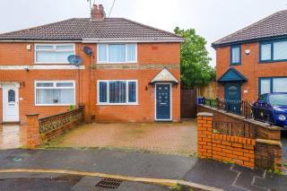 3BR Fully-equipped House with Free WiFi & Parking - Manchester - 1