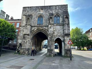 Central Winchester Townhouse - Winchester - 4
