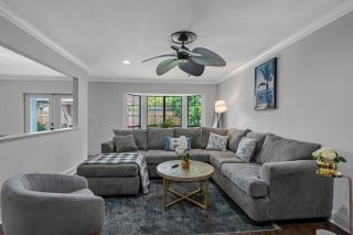 Luxury 5 BDRM Home - Stunning Pool - Huge Backyard - 7