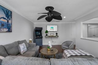 Luxury 5 BDRM Home - Stunning Pool - Huge Backyard - Tampa - 1