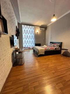 Loft 10 Cozy Apartment - Tbilisi - 7