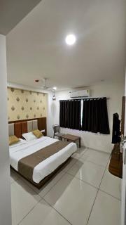 hotel leo - Rajkot - 2