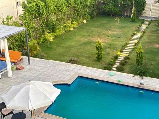 Villa Ayoun El Nakheel Luxury Family Stay with Garden and Pool - - 6