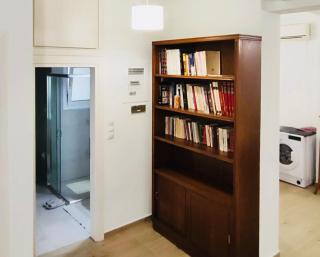 Elegant 2BR Retreat Modern Artistic with Lift - Athen - 3