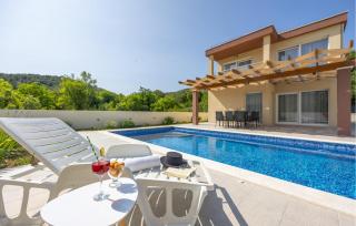 Stunning Home In Primorski Dolac - 2