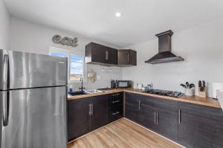Charming Gem in LH, High Speed WiFi Minutes from Beach, Downtown & Petco Park! - 1