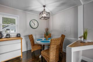 Bluestar Cottage - Hot Tub Pergola and Fire pit - Saugatuck - 2