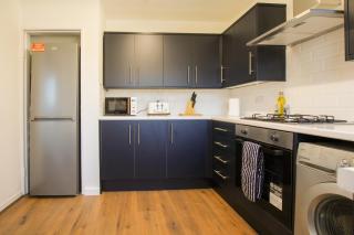 New Hey Long Stay Contractor Home by Rework Accommodation - Birkenhead - 1