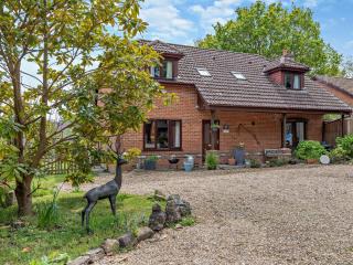 4 Bed in Wareham 77511 - Stoborough - 0