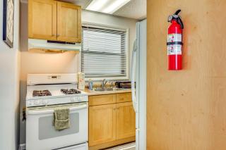 Cozy Keansburg Cottage Walk to Beach and Boardwalk! - Keansburg - 2