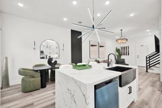 NRG Black Lounge Townhome Close to all Stadiums downtown & City Life - Houston - 2