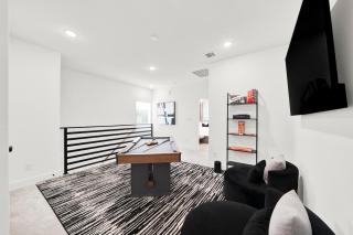 NRG Black Lounge Townhome Close to all Stadiums downtown & City Life - Houston - 1