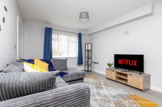 Alt-Stay Leeds, M621 Junction 1 - Free Parking & Fast Wi-Fi - Fussball Table - Master En-suite - Idea For Contractors & Long Stays - Leeds - 1