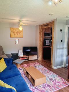 Private Holiday Home in Inverness with Free Parking l Sleeps 4 - 6