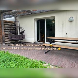 LE DUPLEX CHESSY - 15min From Disneyland - 2 Private Parkings - Garden - KingSize & QueenSize Bed - SuperMarket behind the house - 9