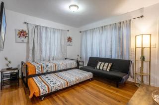 Cozy 2br Getaway Full Kitchen & Fast Wi-fi - 5