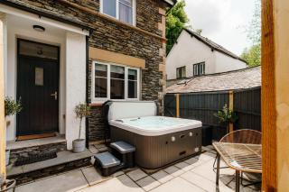 Ferry View Cottage, 3 bed all en-suite, Hot Tub - Bowness-on-Windermere - 9