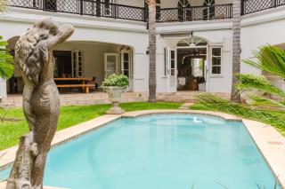 Hyde Park Retreat - 1