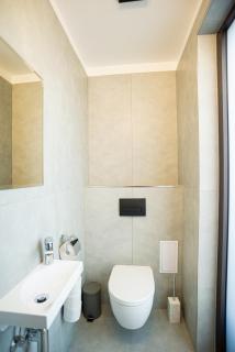 Exclusive 2-Bedroom Penthouse with Jacuzzi - 3