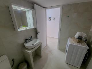 SeaZen Beach Front Suites - Nea Kallikratia - 1