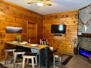 Smores Retreat - Minutes from PF Parkway! Hot tub and fire pit! - 7