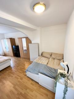 Spacious 3-Room, Family-Friendly, Baby-Friendly, Near Center, Free Parking - 6