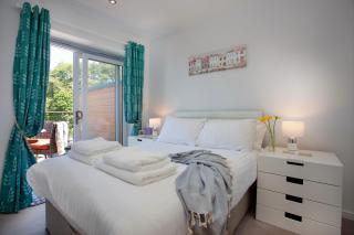 Lapwing 2 The Cove Waterfront Apartment - 5