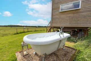 The Shepherd's Retreat Secluded and private Cosy Hut Outdoor Bath with Firepit - Seamer - 5