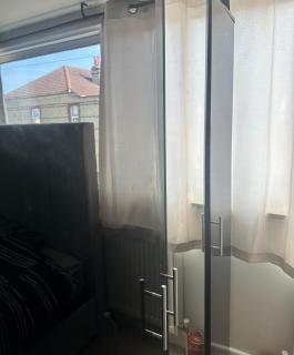 Guest room in shared house - Watford - 3