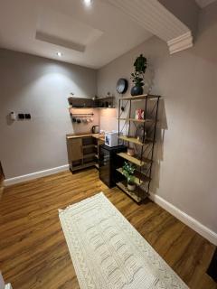 شقة فاخرة بصالة وغرفة نوم - 7