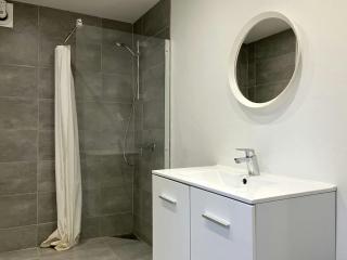 Spacious Apartment for 10 - - 1