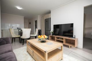 2 Bedroom Waters Edge Apartment in Century City - 7