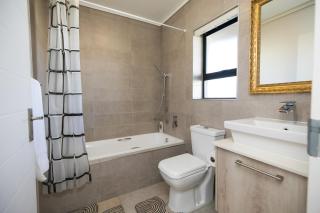 2 Bedroom Waters Edge Apartment in Century City - 5