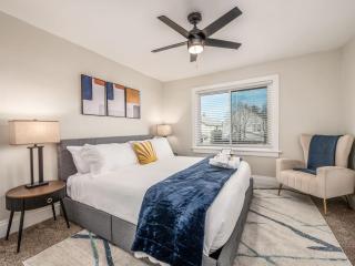 Oakwood Charm Family-Friendly 3BR Getaway - Columbus - 9
