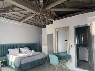 Gorgeous restored house at Platanos square - - 2